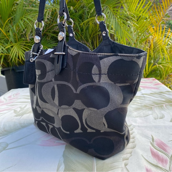 Coach Signature Optic Carly Shoulder Tote Bag black and gray - Picture 2 of 11